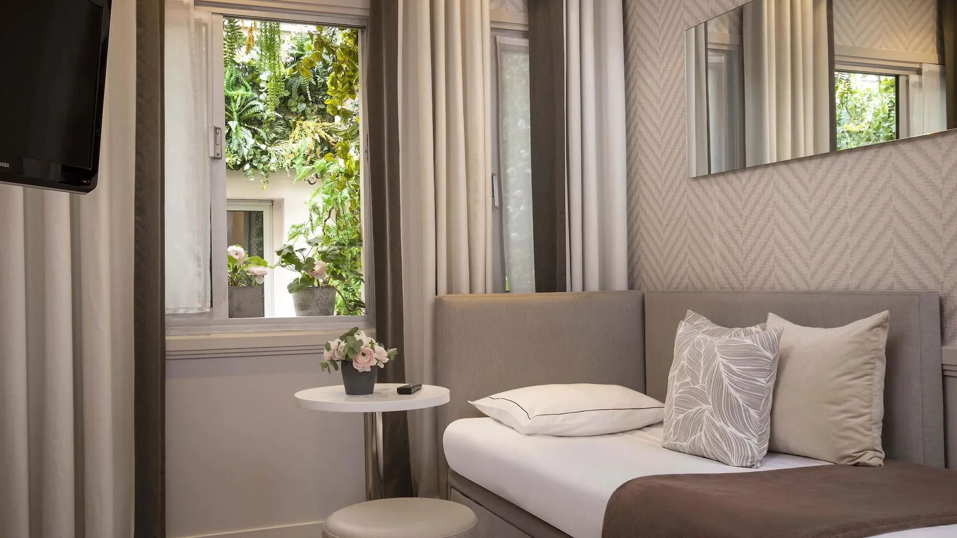 Longchamp Elysees Paris Hotel